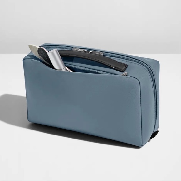 Away Unisex Toiletries Kit - Picture 6 of 6